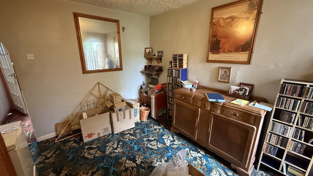 Lot: 56 - TERRACED HOUSE FOR REFURBISHMENT - Internal image of rear reception room